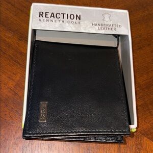 Kenneth Cole Reaction wallet/ card holder  unisex  leather black  4 x 3.5 NIB